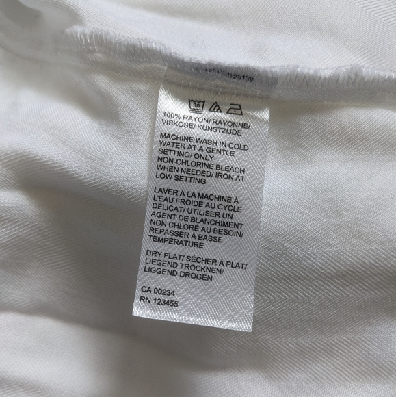 Lord & Taylor Petites Sleeveless Button Down Shirt - Picture 9 of 9